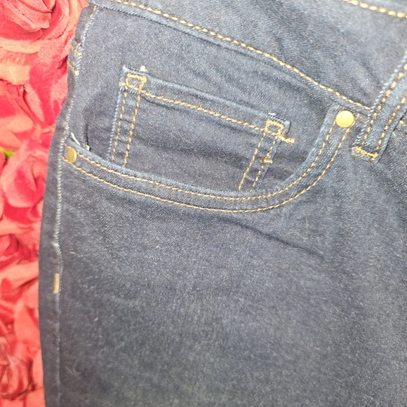 Croft & Barrow NWT Dark Denim Women's Bermuda Shorts Size 14 - Picture 6 of 9